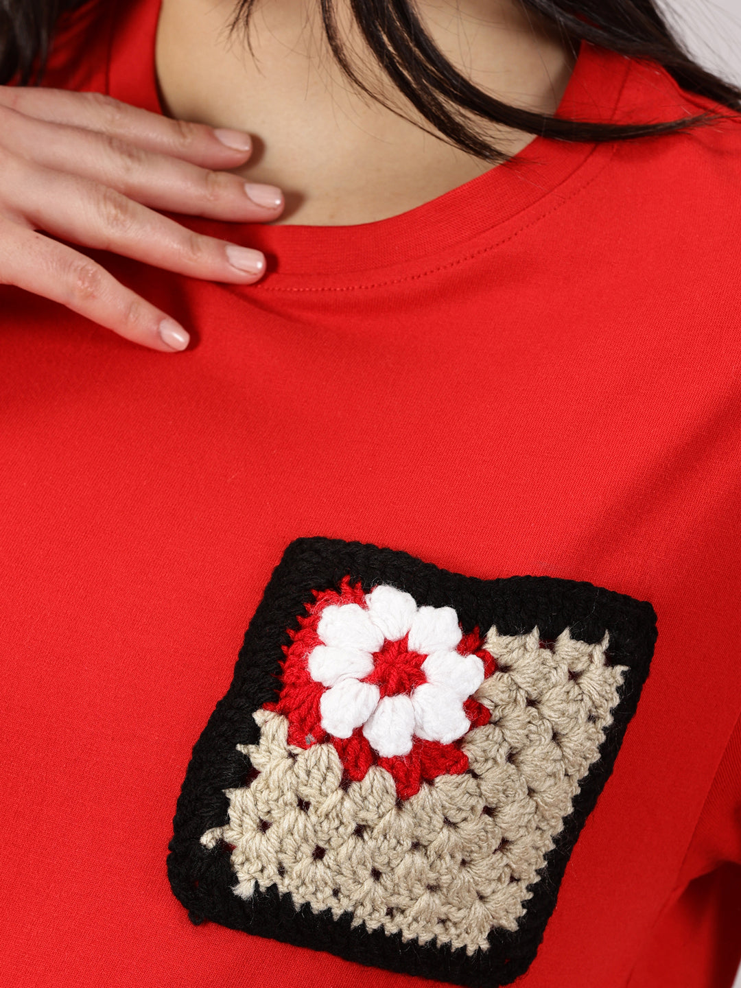 White Flower Crochet Pocket Red T-shirt