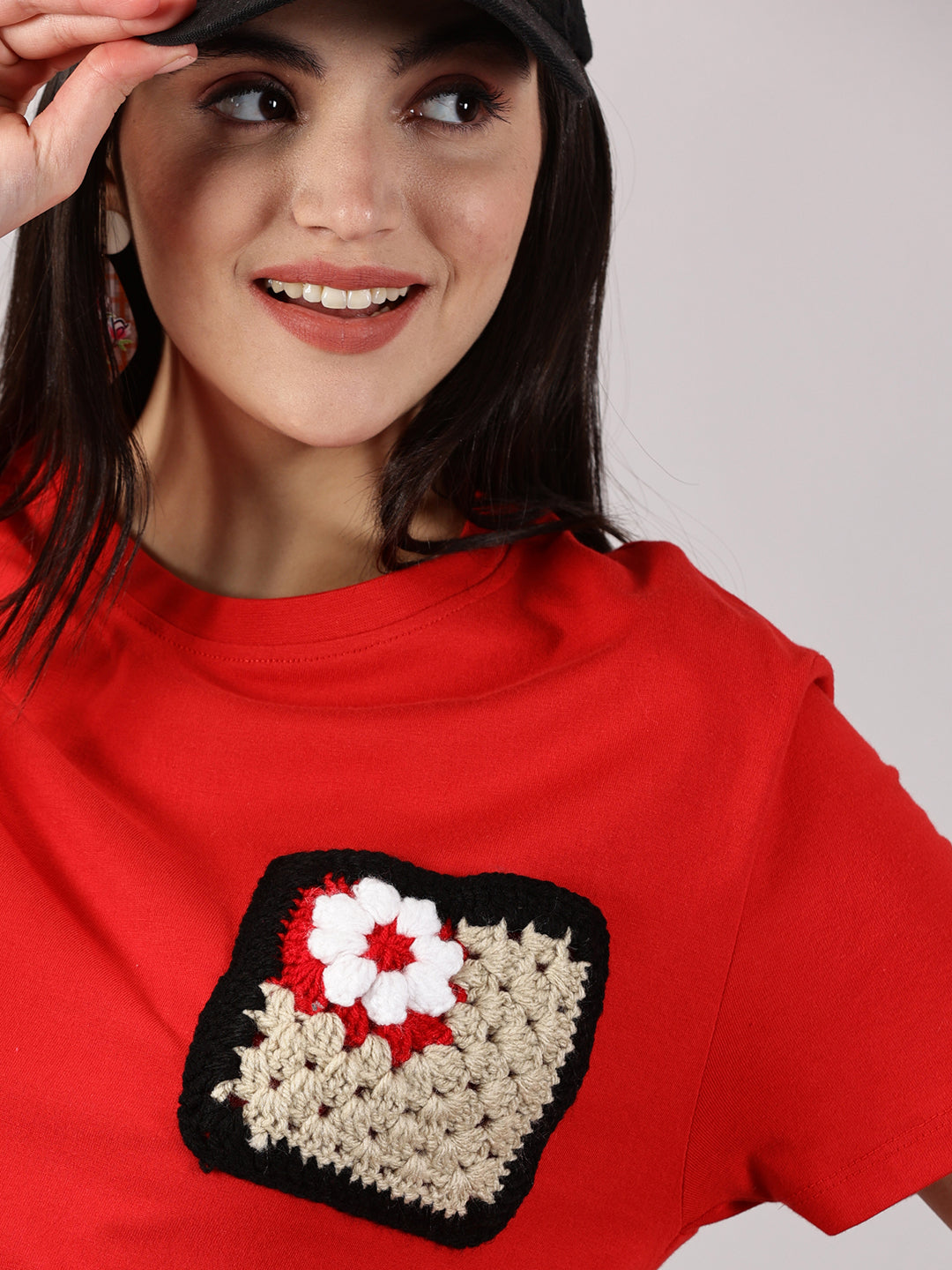 White Flower Crochet Pocket Red T-shirt